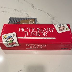 Pictionary Junior | Ages 7-11 | for 3 to 8 players | Perfect for game night!